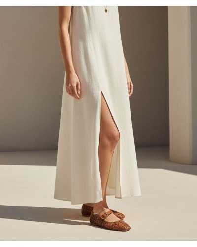 bailarina trenzada Unisa cuero marrón puesta look vestido blanco lino verano