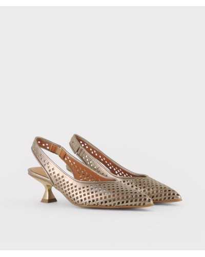 slingback Pedro Miralles Chelva bronce troquelado punta fina vista frontal tres cuartos