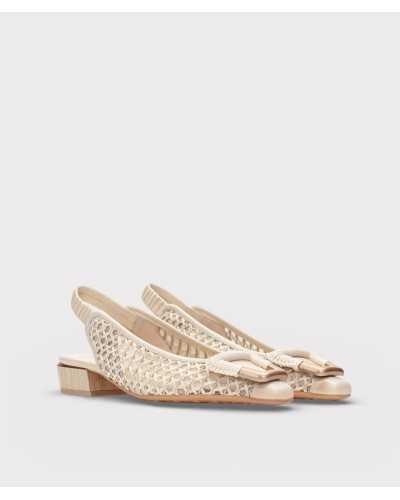 slingback Hispanitas Azucena crema rafia adorno dorado punta híbrida vista frontal tres cuartos
