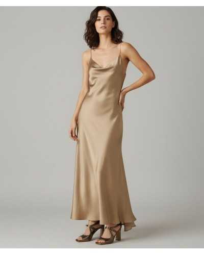 sandalia tacón Joni bronce piel grabada artesanal puesta modelo vestido slip dorado look evento
