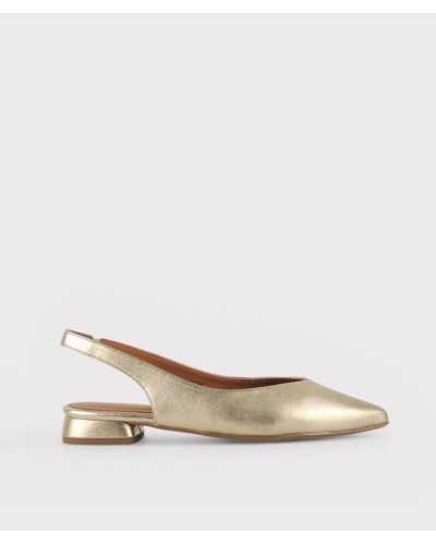 Zapato slingback Divina Martina Sonia piel dorada metalizada punta fina tacón bajo lateral