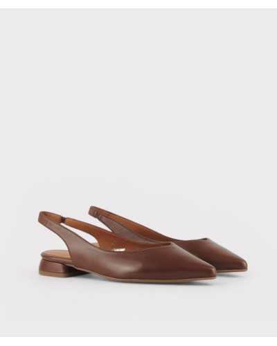 Zapato slingback Divina Martina Sonia marrón punta fina elástico talón vista frontal par