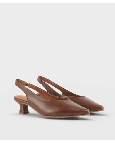 Zapato slingback Divina Martina Marina marrón tacón carrete elástico talón frontal par