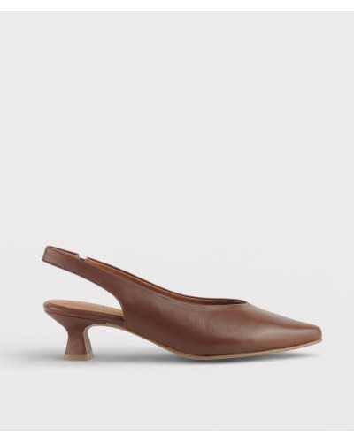 Zapato slingback Divina Martina Marina piel marrón tacón carrete punta fina vista lateral