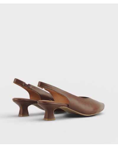 Zapato slingback Divina Martina Marina marrón tacón carrete elástico talón vista trasera