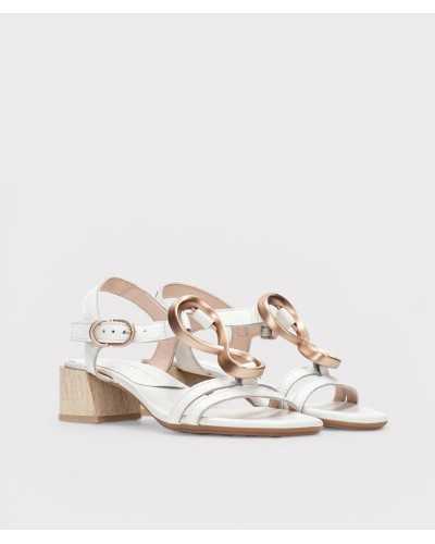 sandalia Hispanitas blanca tres cuartos frontal tacón madera