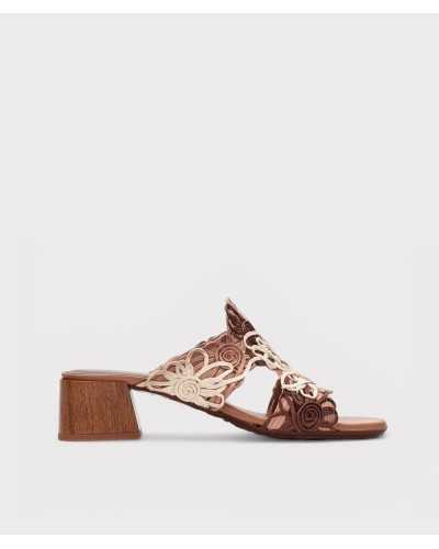 mule Hispanitas cordela floral bicolor marrón crema tacón madera real lateral