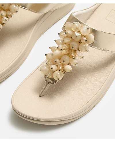 FitFlop Fino Bead-Cluster primer plano racimo cuentas nacaradas doradas