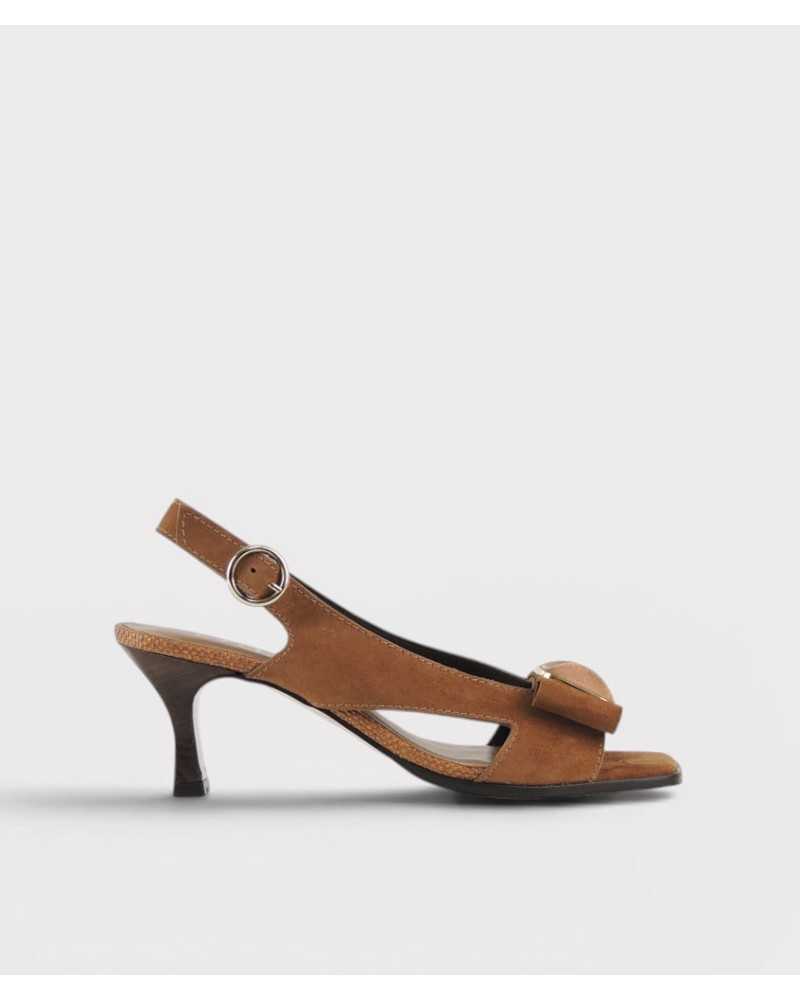 sandalia tacón fino Dibia marrón ante adorno dorado slingback vista lateral sandalia tacón fino Dibia marrón ante adorno dorado slingback vista lateral