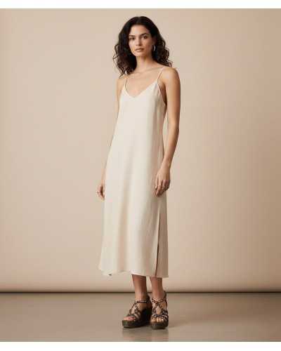 sandalia cuña marrón serraje rafia pedrería multicolor puesta con vestido lino Alma en Pena