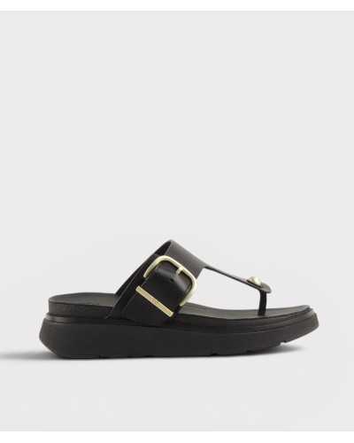 Sandalia de dedo FitFlop Gen-FF Buckle negra piel vista lateral