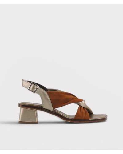 sandalia Plumers ante brandy piel metalizada bronce nudo tacón bloque vista lateral
