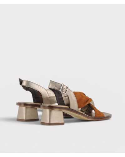 sandalia Plumers ante brandy metalizada slingback hebilla vista trasera