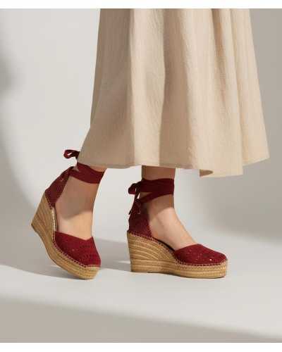 alpargata Alhamas Romero serraje granate picados puesta modelo falda lino crudo cintas tobillo