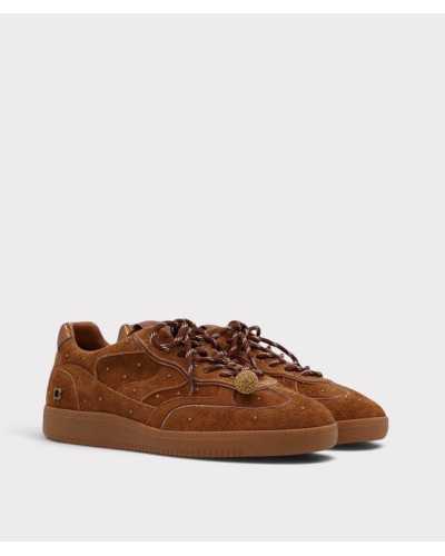 Par de sneakers Noa Harmon TEN en serraje color cuero con charm de bola dorada