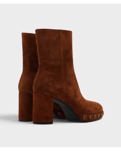 Trasera del botín Noa Harmon Beth color cuero con tacón ancho y plataforma de 3 cm