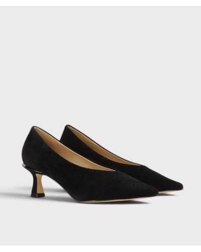 Par de salones de ante negro Alma en Pena en tres cuartos, con escote en pico e interior de piel