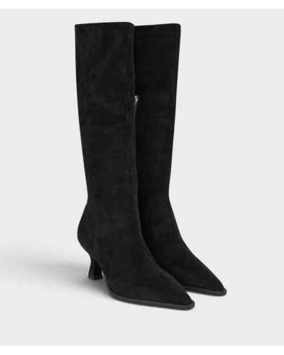 Par de botas altas de lycra negra en tres cuartos, con cremallera lateral
