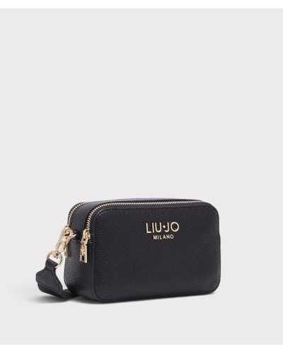 Bandolera camera bag Liu Jo negra en tres cuartos, con logo dorado, doble cremallera y mosquetón