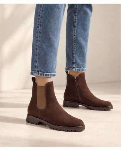 Botines Unisa Fantina marrones puestos con vaqueros