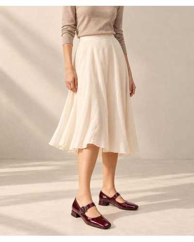 Merceditas Unisa Culver burdeos puestas con falda midi vaporosa color crudo