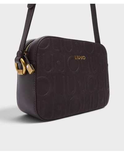 Camera bag Liu Jo marrón en tres cuartos, con la correa enganchada a la anilla dorada