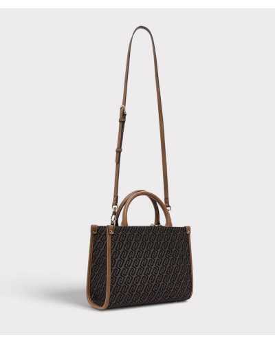Bolso tote Liu Jo colgado de su correa larga camel regulable