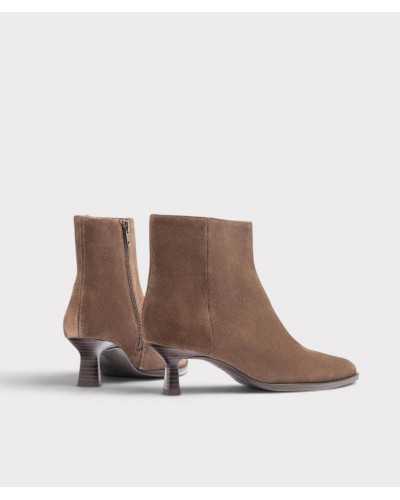 Parte trasera del par de botines Unisa Lomas taupe con tacón fino veteado
