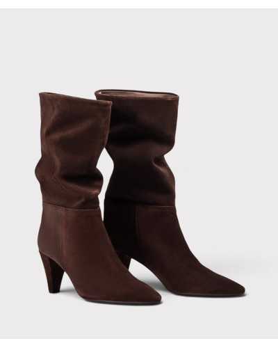 Par de botas Unisa Laia de serraje marrón chocolate, vista de tres cuartos
