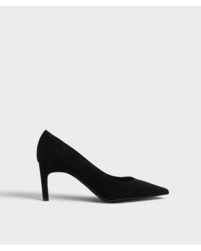 Zapato de salón Montreal de Pedro Miralles en ante negro, vista lateral con tacón fino