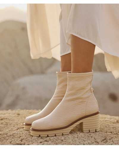 Botines Temuco blanco roto con falda blanca de vuelo
