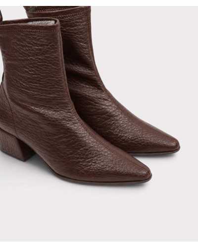 Botines Reznos marrón chocolate con relieve rugoso efecto piel