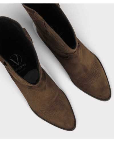 Vista cenital de las botas cowboy Viguera, con el logo Made in Spain en la plantilla y el pespunte western en la puntera