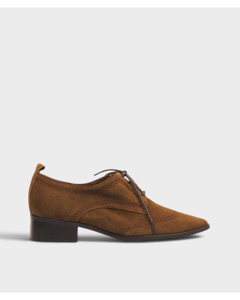 Zapato blucher Joni de serraje color cuero visto de lado, con cordones y tacón de bloque Zapato blucher Joni de serraje color cuero visto de lado, con cordones y tacón de bloque