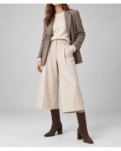 Media bota Joni de serraje marrón chocolate puesta en modelo