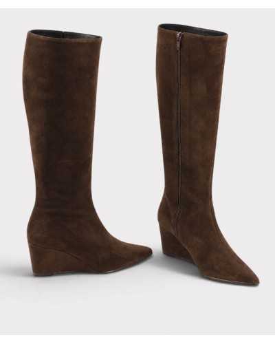 Las dos botas de cuña separadas: una por el lado exterior, liso, y otra por el interior, con la cremallera de arriba abajo