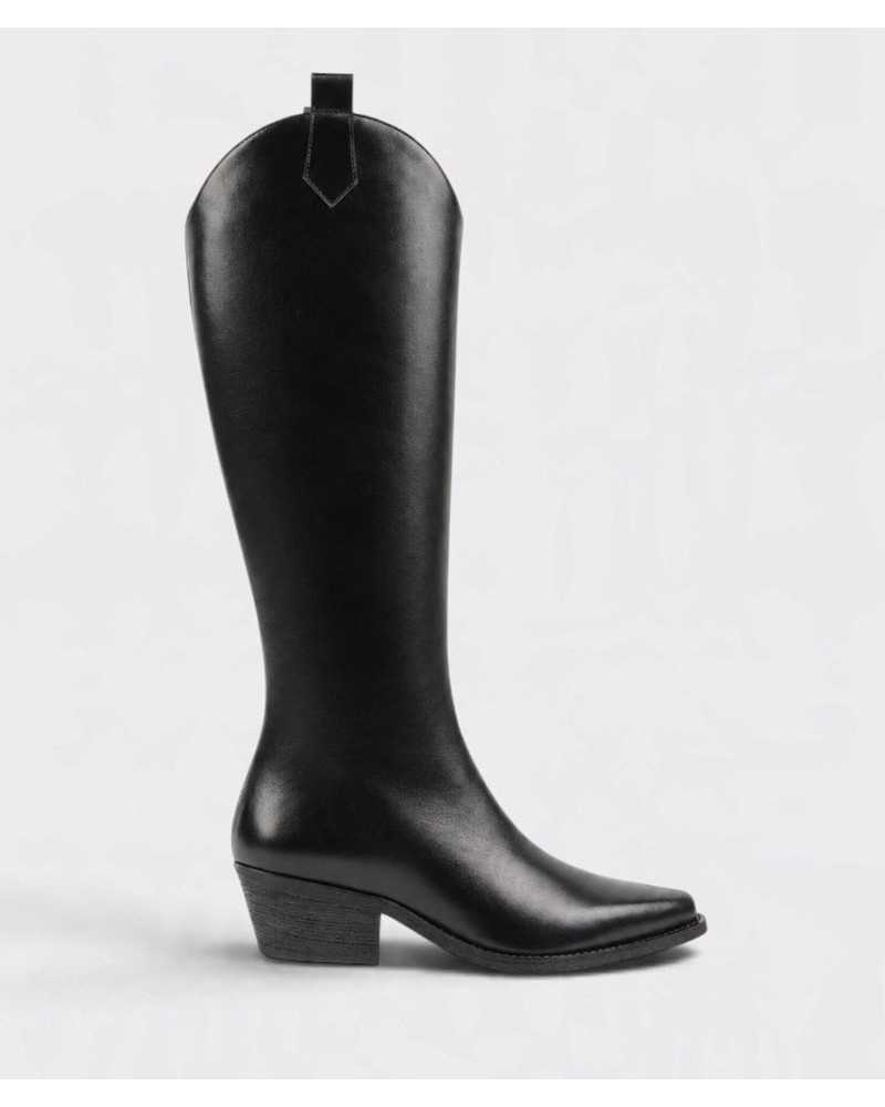 Bota cowboy alta Joni de napa negra, vista lateral Bota cowboy alta Joni de napa negra, vista lateral