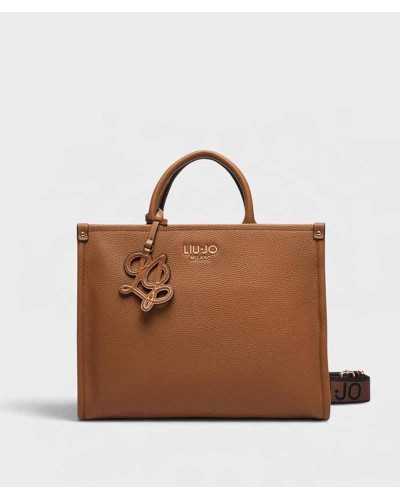 Bolso tote mediano Liu Jo color cuero con placa dorada y charm LJ, vista frontal