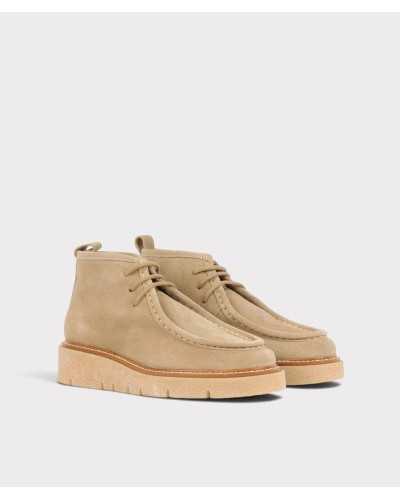 Par de botines de cordones beige arena con pala de mocasín, en tres cuartos