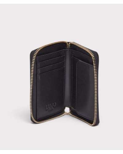 Cartera Liu Jo marrón abierta, con interior negro, cuatro ranuras para tarjetas y bolsillo con solapa