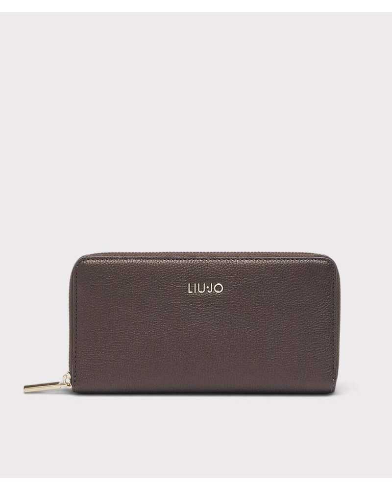 Cartera grande Liu Jo marrón metalizado de frente, con logo dorado y cremallera Cartera grande Liu Jo marrón metalizado de frente, con logo dorado y cremallera
