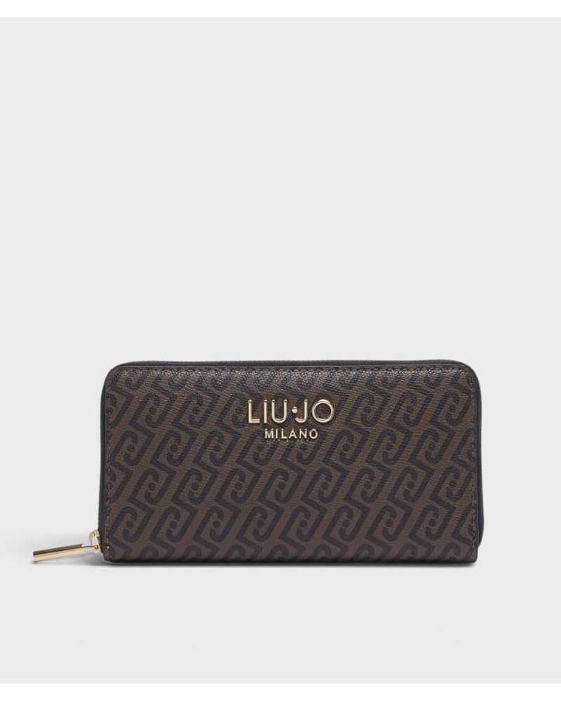 Cartera grande Liu Jo marrón oscuro con monograma LJ negro y logo LIU·JO MILANO dorado, de frente Cartera grande Liu Jo marrón oscuro con monograma LJ negro y logo LIU·JO MILANO dorado, de frente
