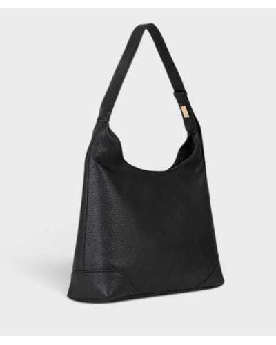 Bolso Northa de Valentino Bags negro en vista de tres cuartos, piel sintética granulada