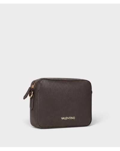 Bandolera Brixton marrón oscuro en tres cuartos, formato camera bag