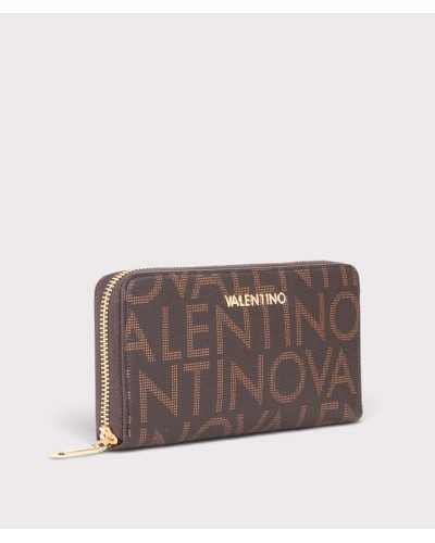 Cartera grande Regina marrón chocolate de Valentino Bags en tres cuartos, con cremallera dorada