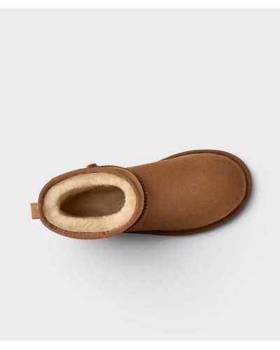 Bota UGG Classic Mini II camel vista desde arriba, con la lana de oveja en el interior