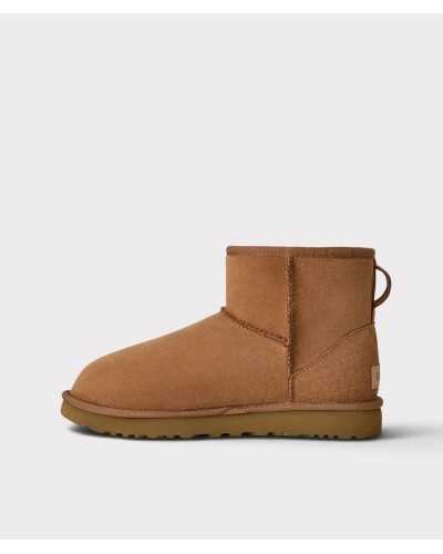 Lado interior de la bota UGG Classic Mini II camel
