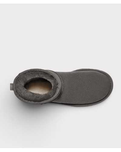 Bota UGG Classic Mini II gris vista desde arriba, con la lana gris del interior